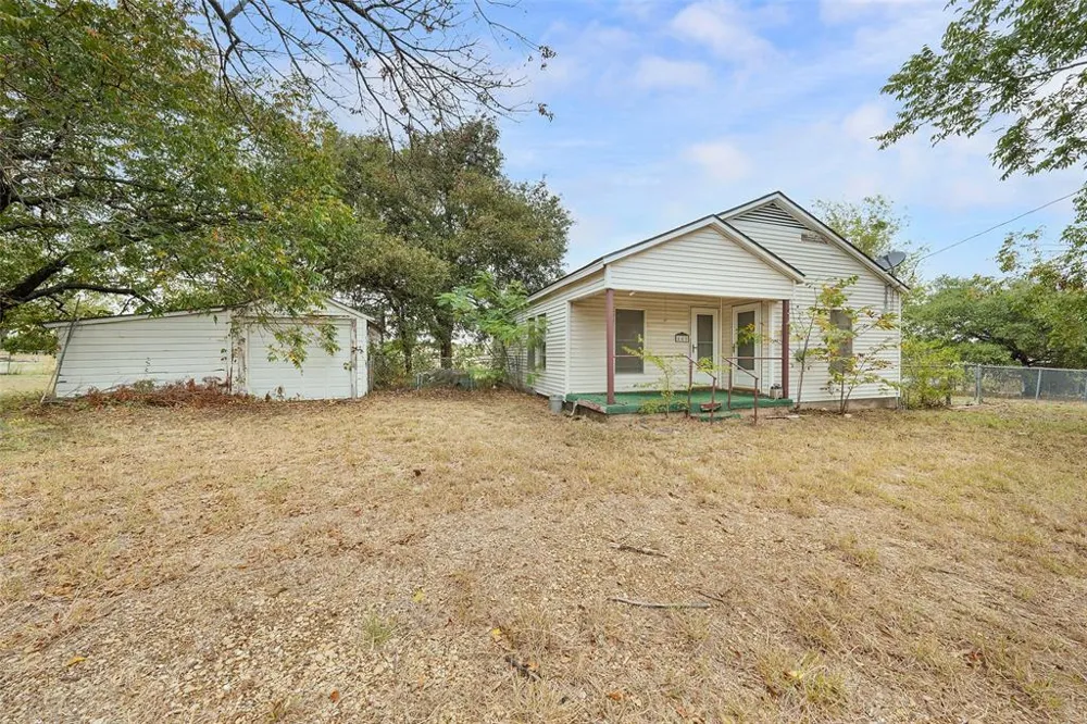 445 W STATE HWY 352 Mesquite, TX 75149