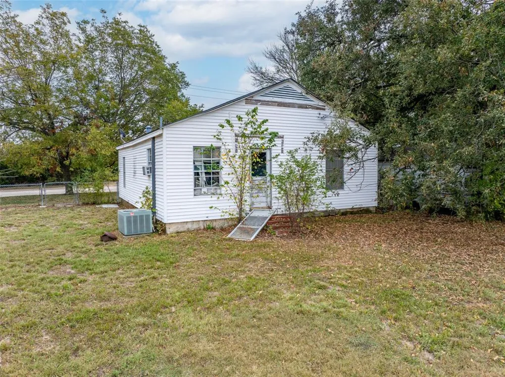 445 W STATE HWY 352 Mesquite, TX 75149