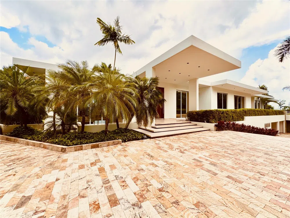 URB. LA LOMITA CALLE VISTA LINDA Guaynabo, PR 00969