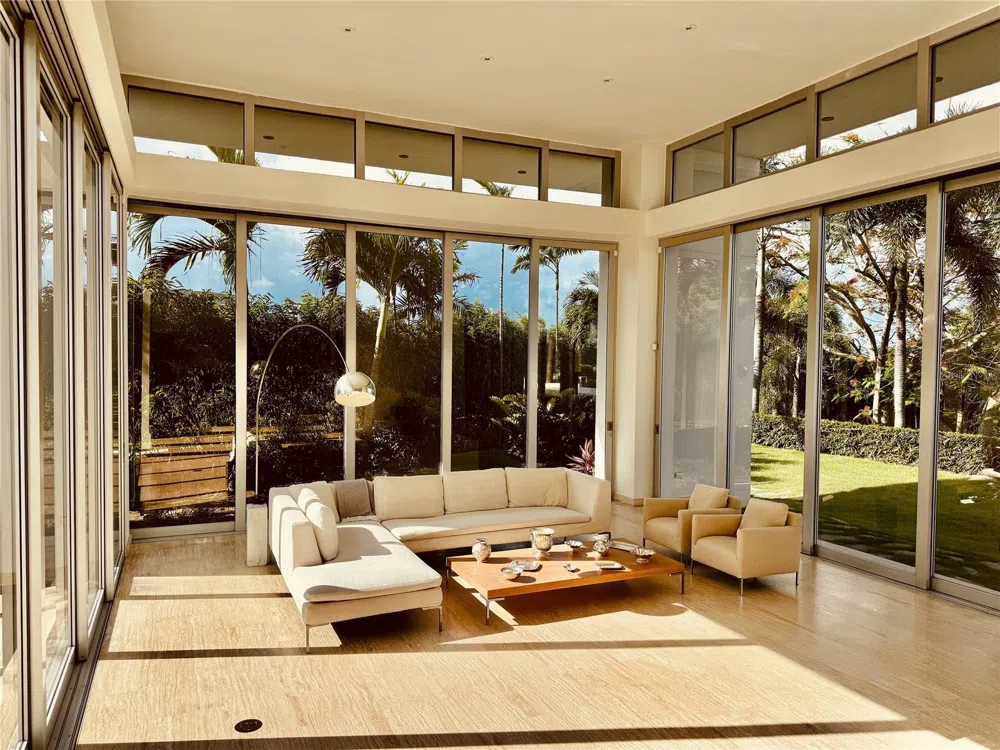 URB. LA LOMITA CALLE VISTA LINDA Guaynabo, PR 00969
