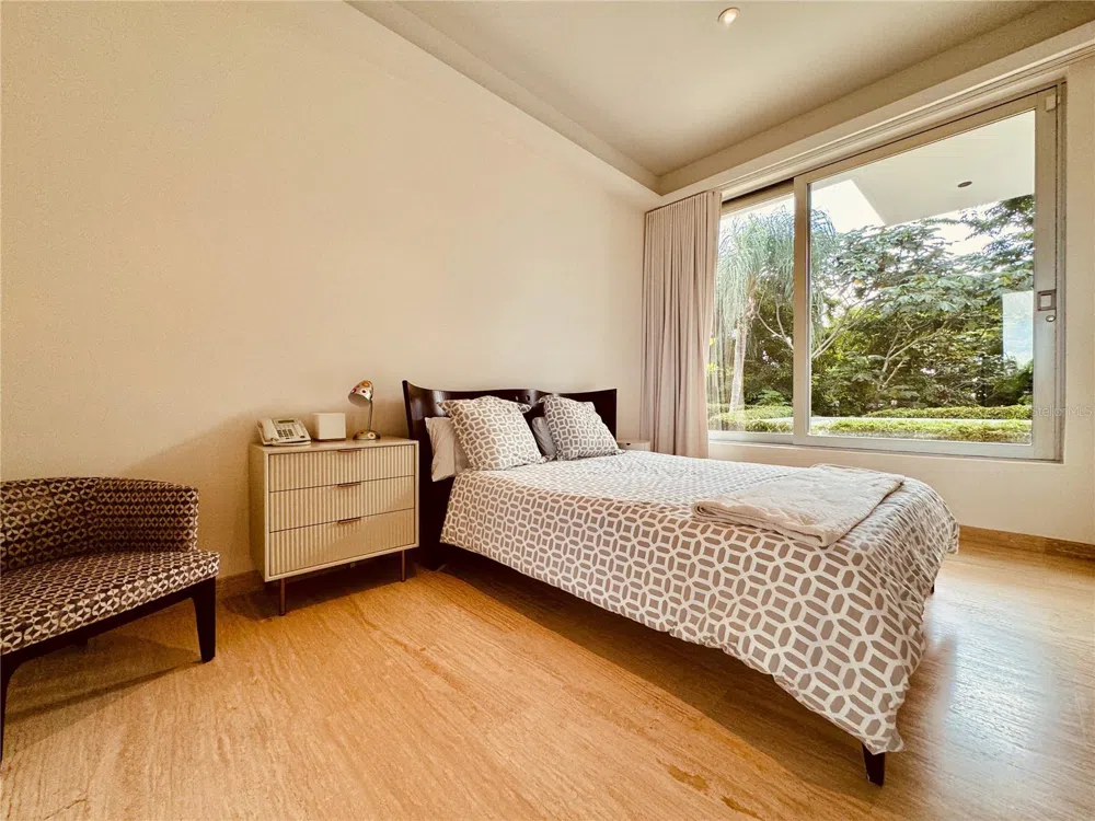 URB. LA LOMITA CALLE VISTA LINDA Guaynabo, PR 00969