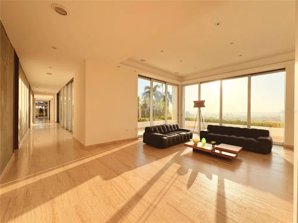 URB. LA LOMITA CALLE VISTA LINDA Guaynabo, PR 00969