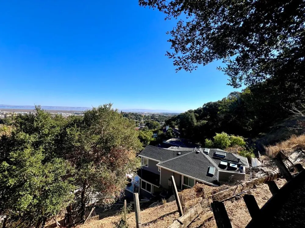 65 Madera Avenue San Carlos, CA 94070