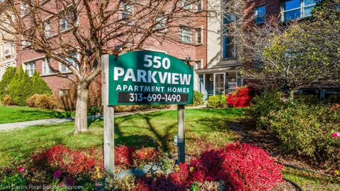 550 Parkview #305 - Studio