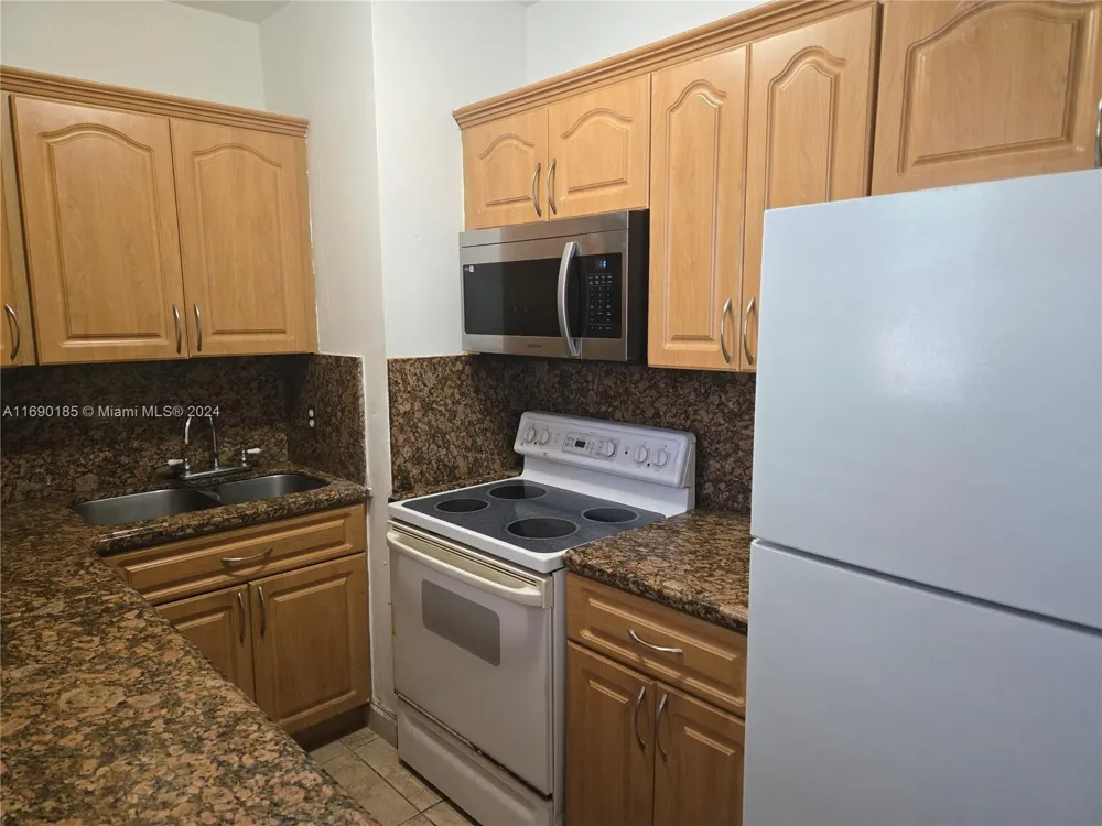 961 E 32nd St Hialeah, FL 33013