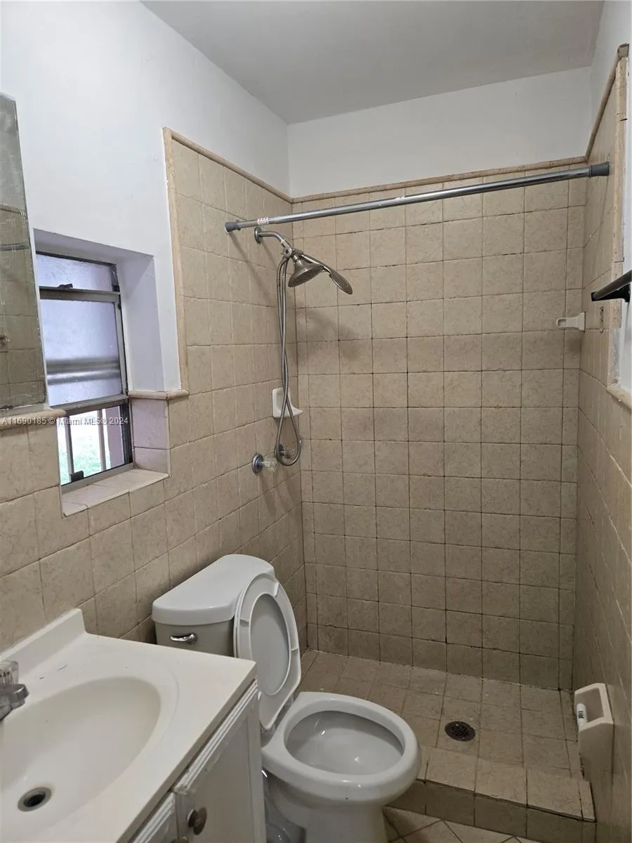 961 E 32nd St Hialeah, FL 33013