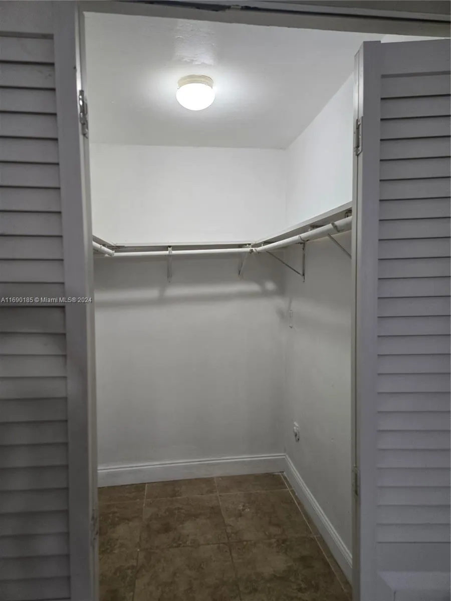 961 E 32nd St Hialeah, FL 33013