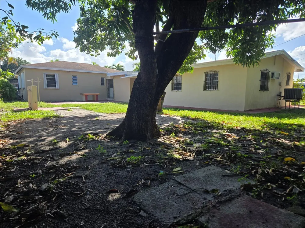961 E 32nd St Hialeah, FL 33013
