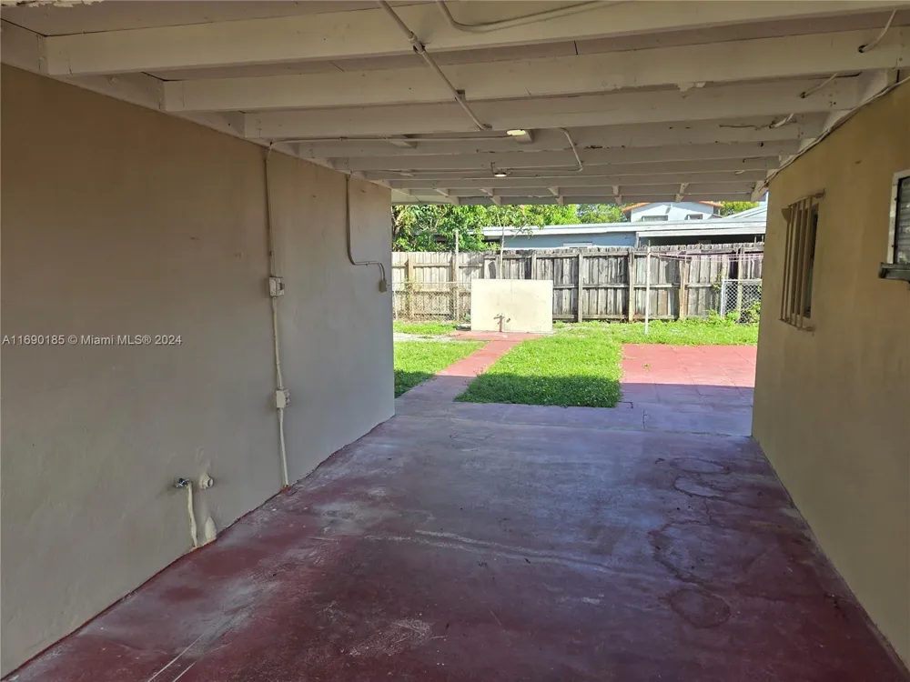 961 E 32nd St Hialeah, FL 33013