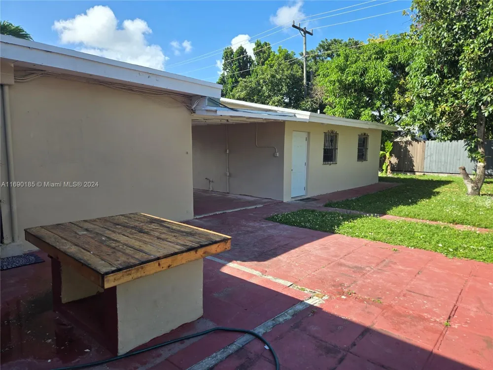 961 E 32nd St Hialeah, FL 33013