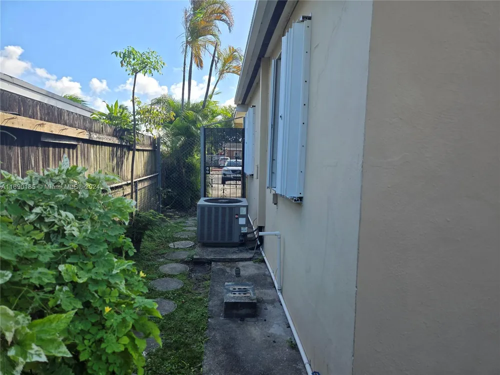 961 E 32nd St Hialeah, FL 33013