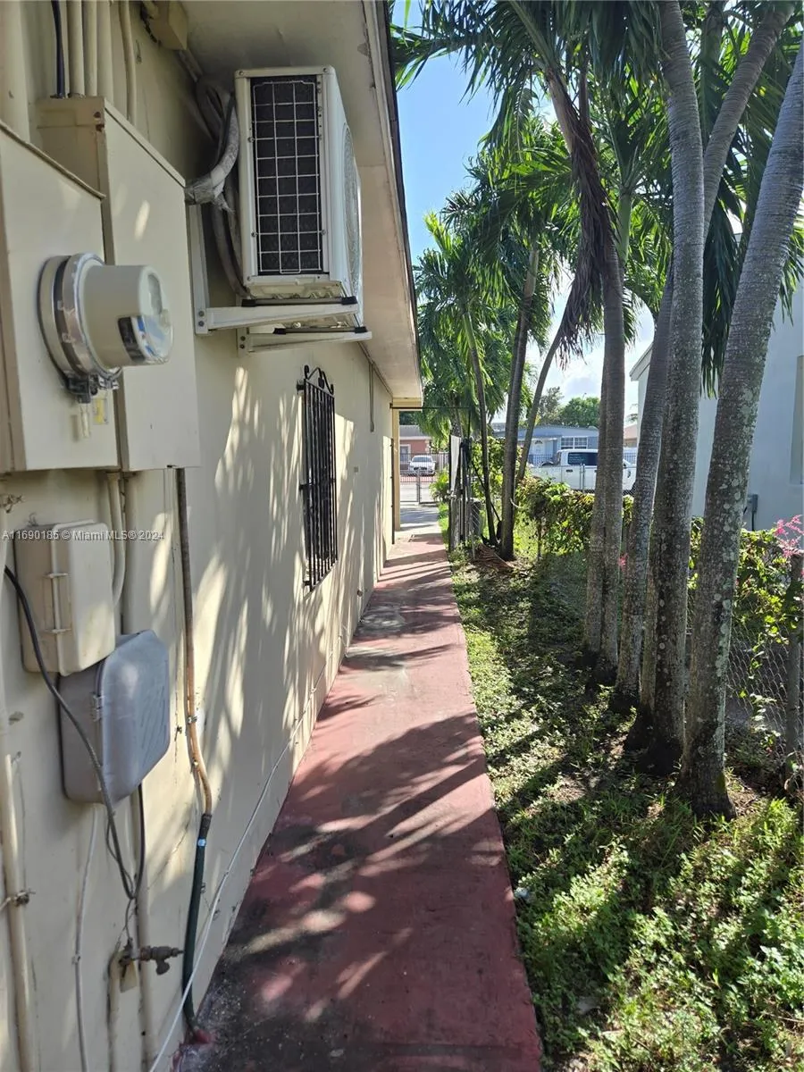 961 E 32nd St Hialeah, FL 33013