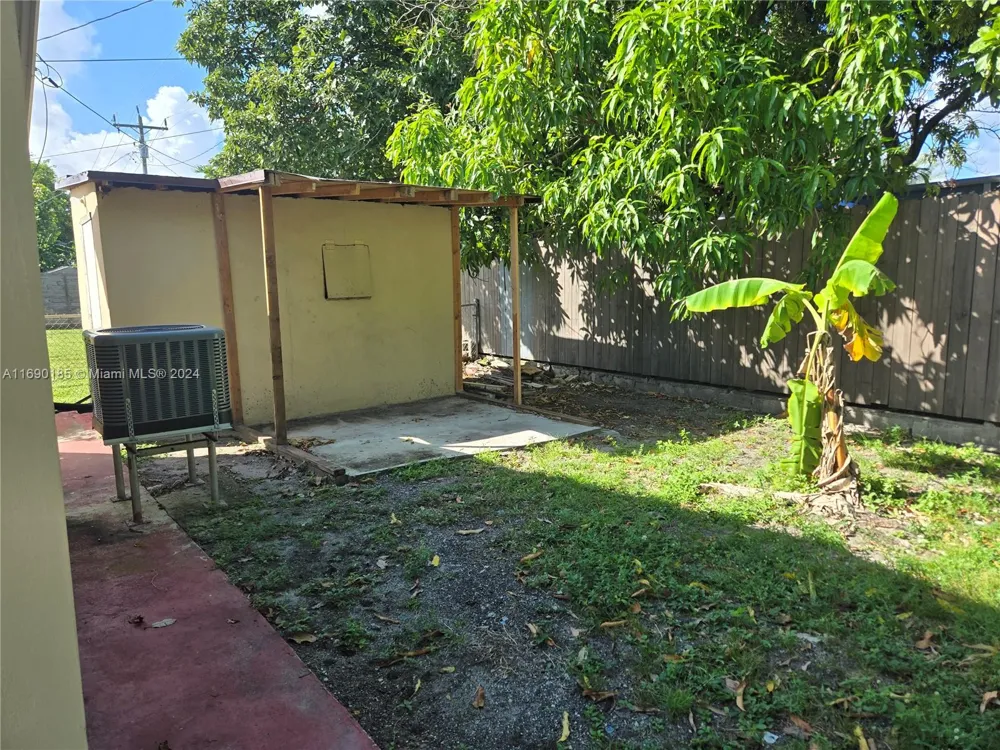 961 E 32nd St Hialeah, FL 33013