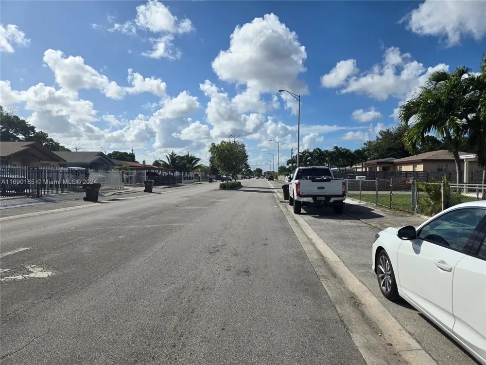 961 E 32nd St Hialeah, FL 33013