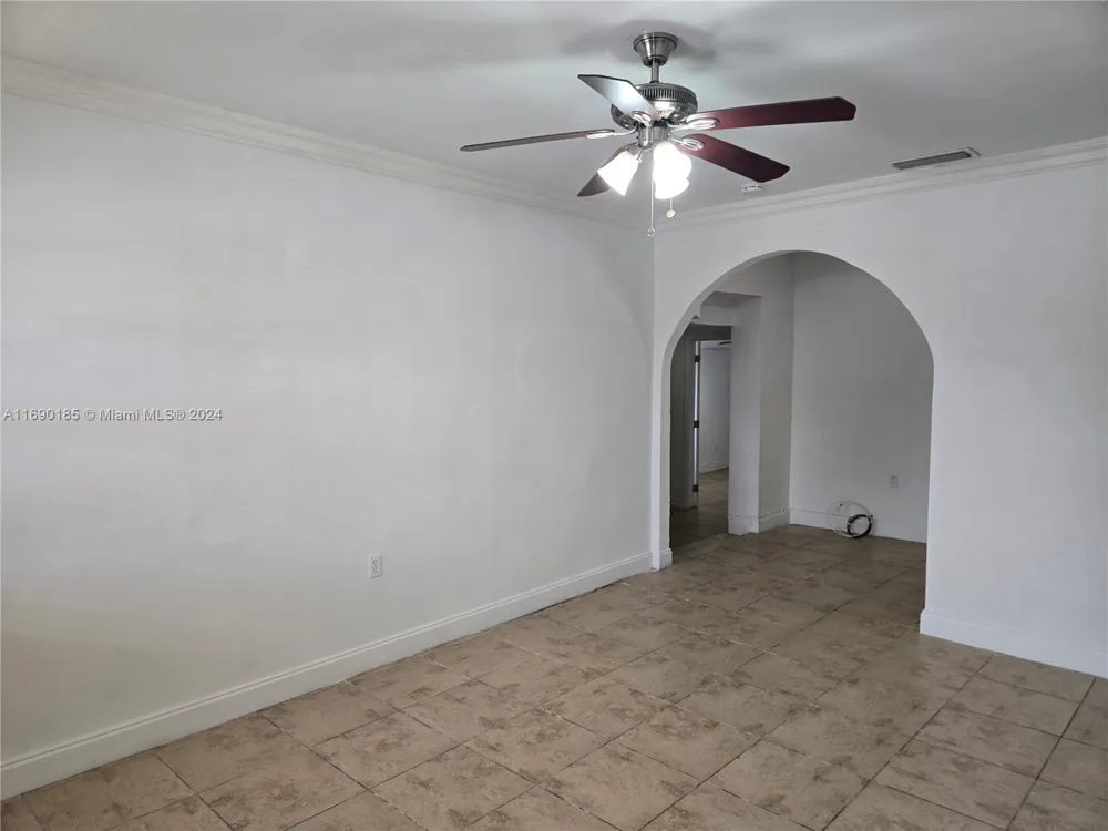 961 E 32nd St Hialeah, FL 33013
