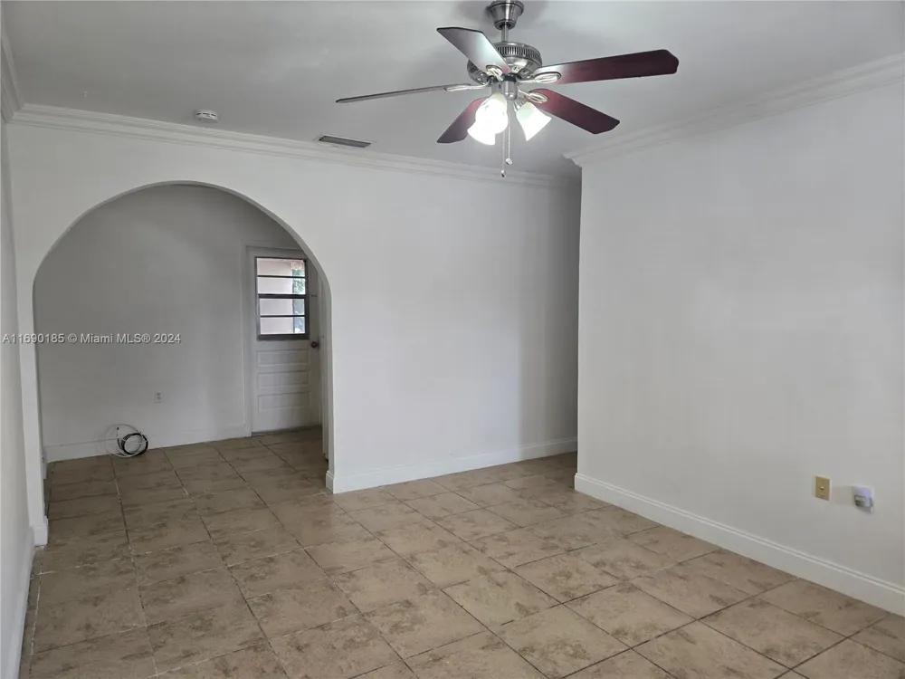 961 E 32nd St Hialeah, FL 33013