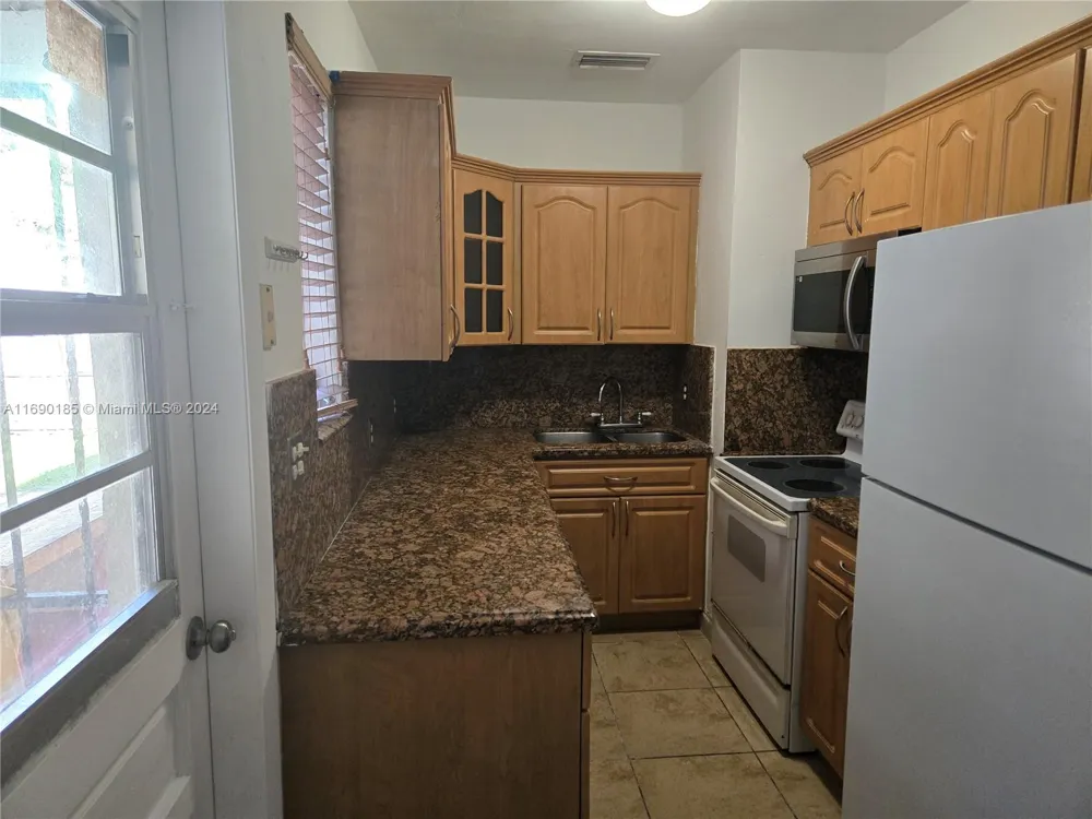 961 E 32nd St Hialeah, FL 33013