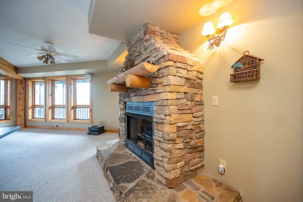 439 PARADISE HEIGHTS Oakland, MD 21550