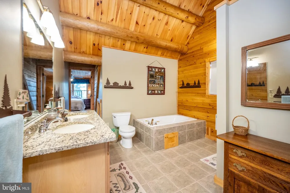 439 PARADISE HEIGHTS Oakland, MD 21550