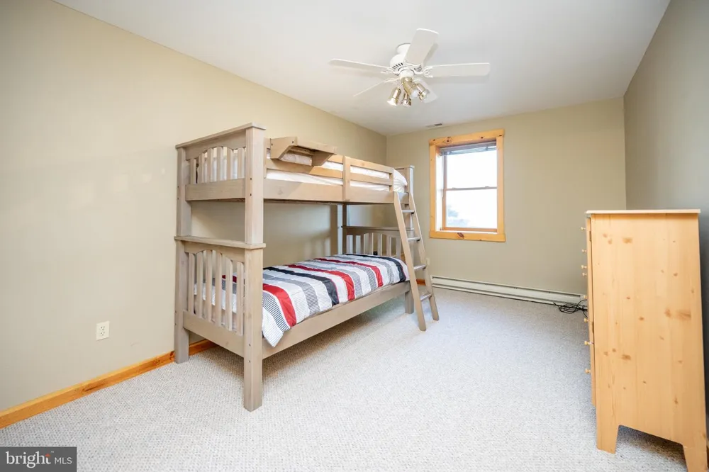 439 PARADISE HEIGHTS Oakland, MD 21550