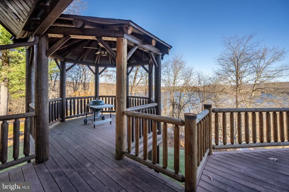 439 PARADISE HEIGHTS Oakland, MD 21550