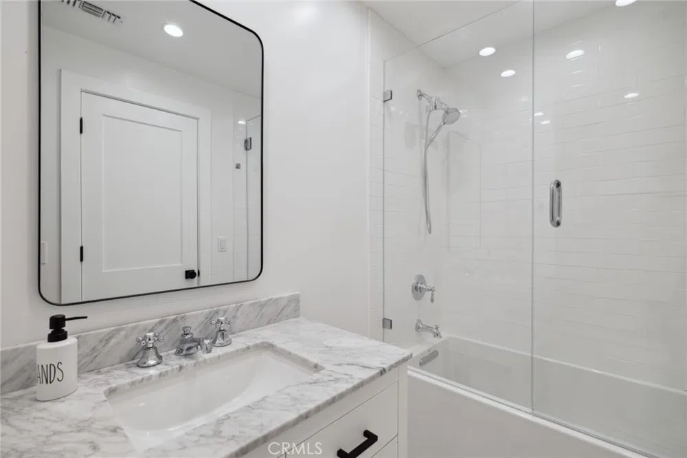 300 Coral Avenue Newport Beach, CA 92662
