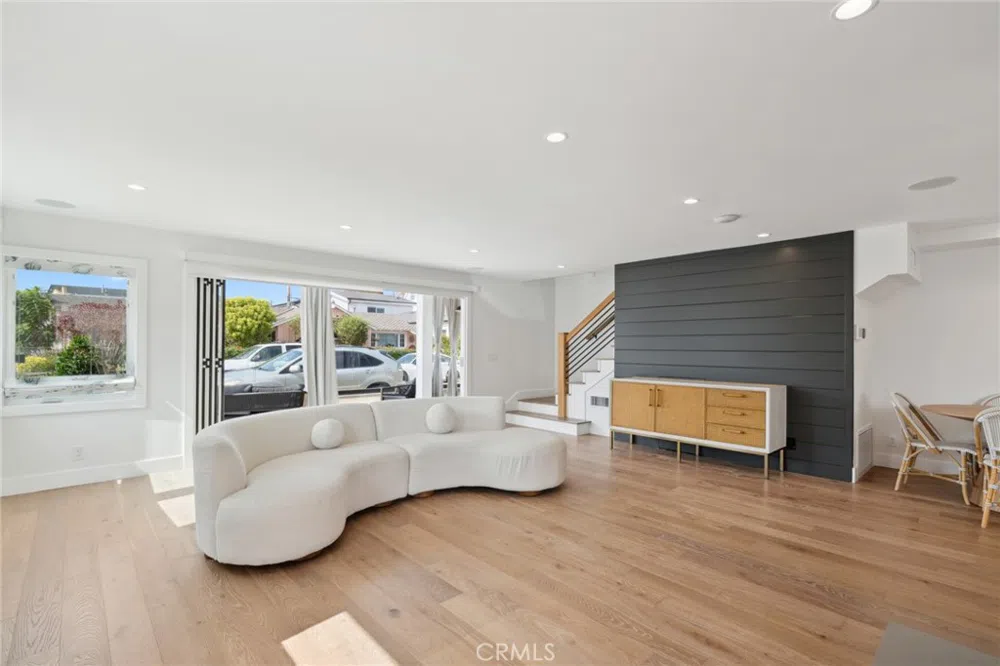 300 Coral Avenue Newport Beach, CA 92662