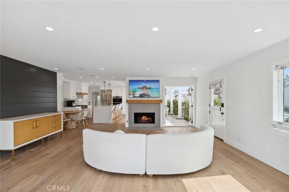 300 Coral Avenue Newport Beach, CA 92662
