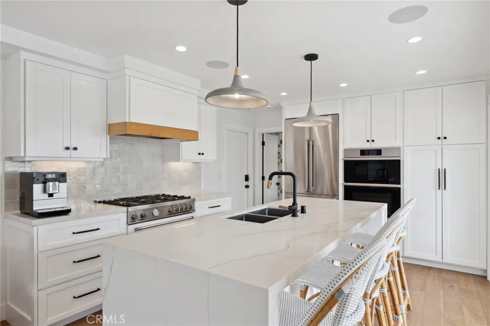 300 Coral Avenue Newport Beach, CA 92662