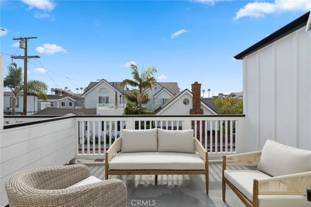 300 Coral Avenue Newport Beach, CA 92662