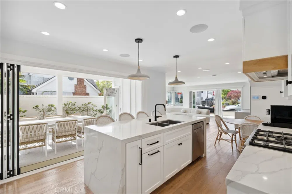 300 Coral Avenue Newport Beach, CA 92662
