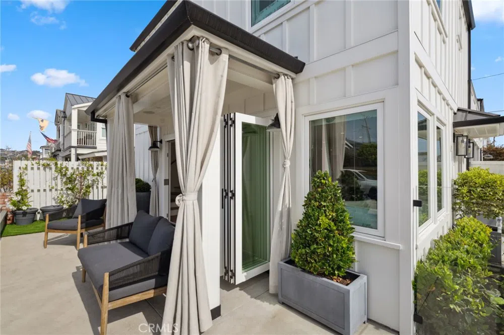 300 Coral Avenue Newport Beach, CA 92662