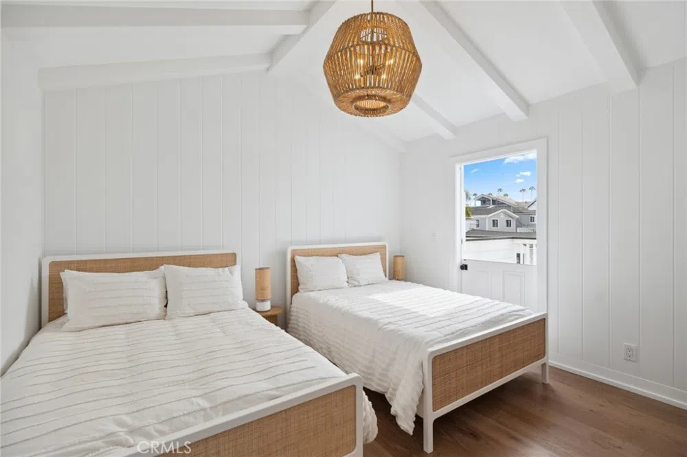 300 Coral Avenue Newport Beach, CA 92662