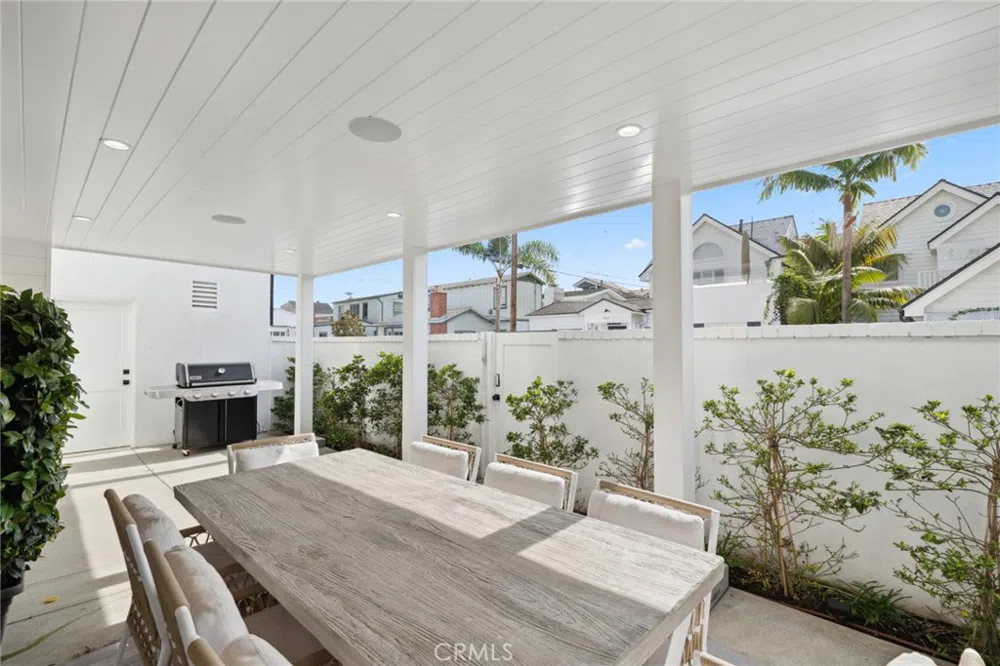 300 Coral Avenue Newport Beach, CA 92662