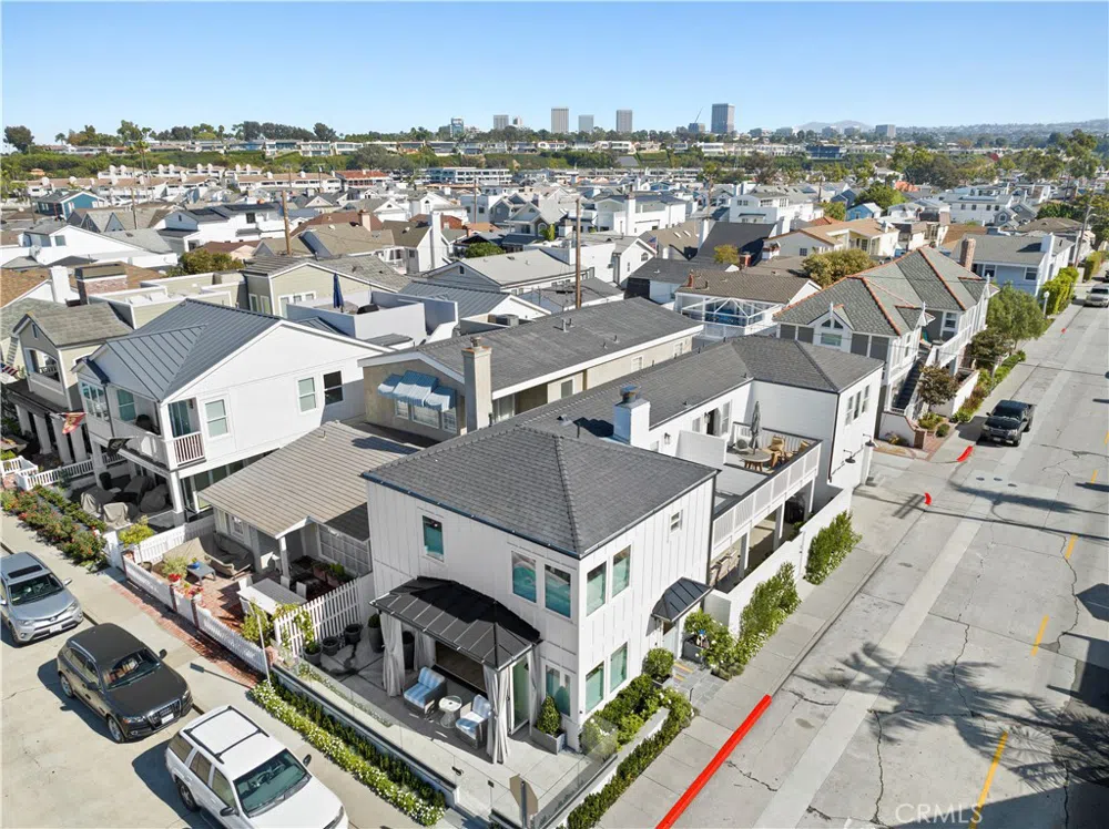 300 Coral Avenue Newport Beach, CA 92662
