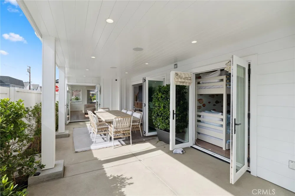 300 Coral Avenue Newport Beach, CA 92662