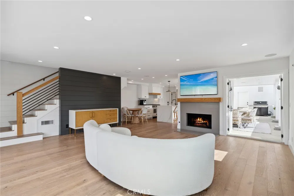 300 Coral Avenue Newport Beach, CA 92662
