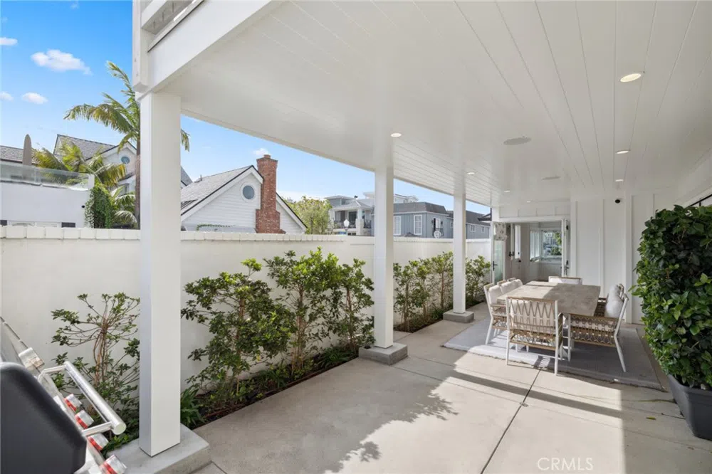 300 Coral Avenue Newport Beach, CA 92662