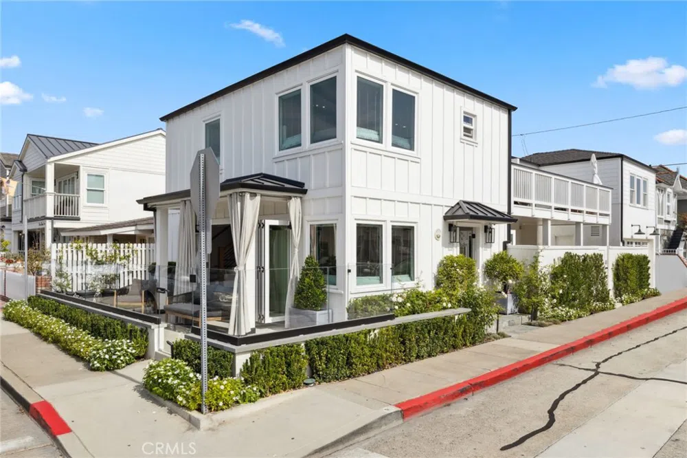 300 Coral Avenue Newport Beach, CA 92662