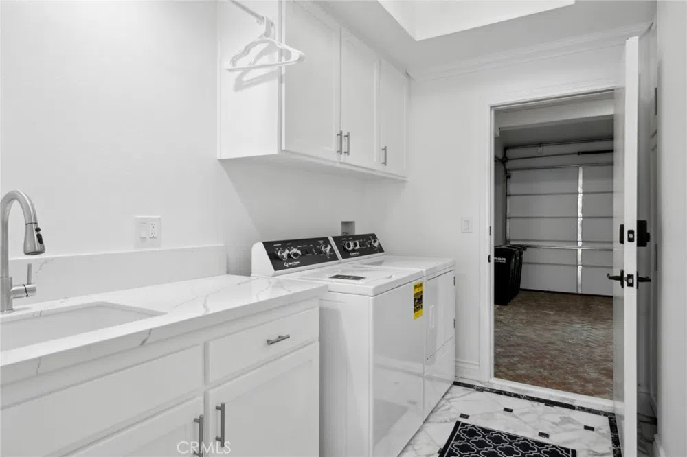 125 Grand Canal Newport Beach, CA 92662