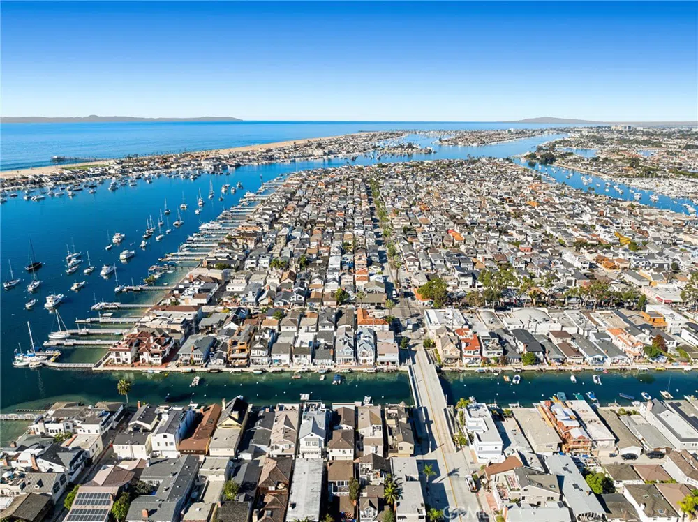 125 Grand Canal Newport Beach, CA 92662