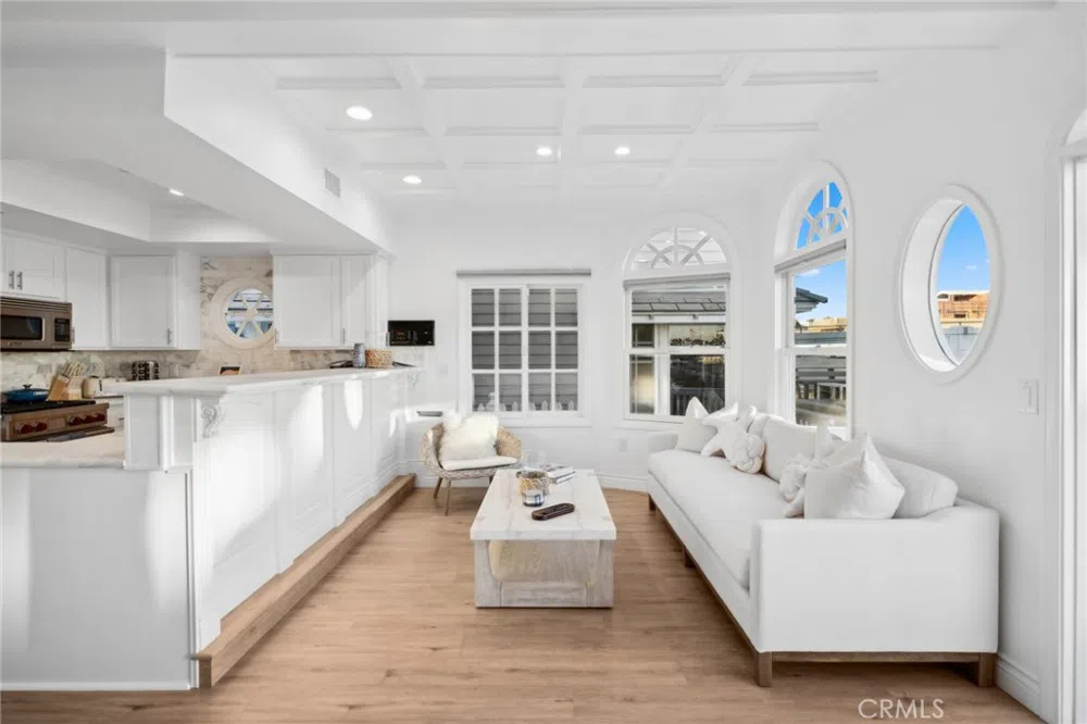 125 Grand Canal Newport Beach, CA 92662