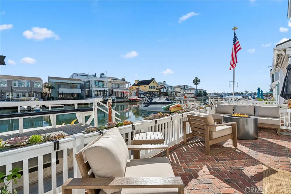 125 Grand Canal Newport Beach, CA 92662