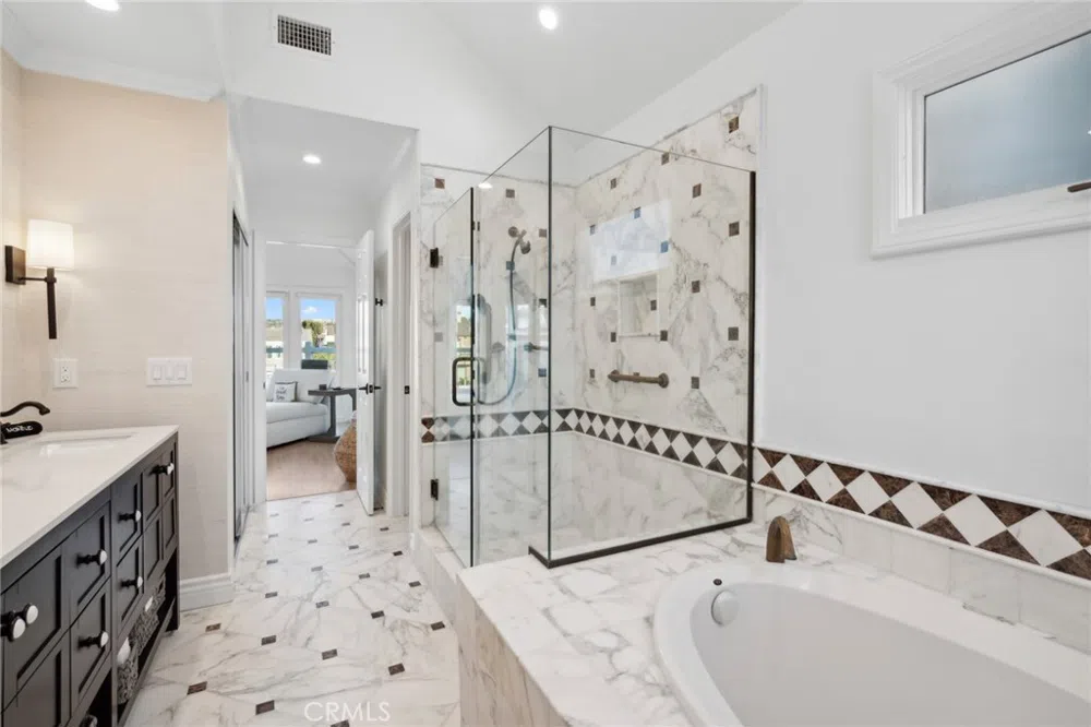 125 Grand Canal Newport Beach, CA 92662