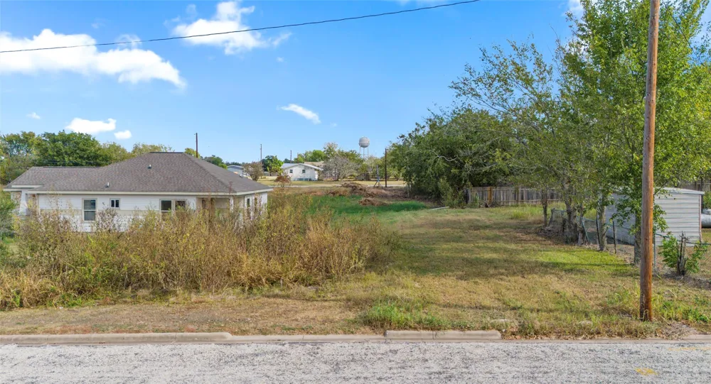 366 Dallas Street Giddings, TX 78942