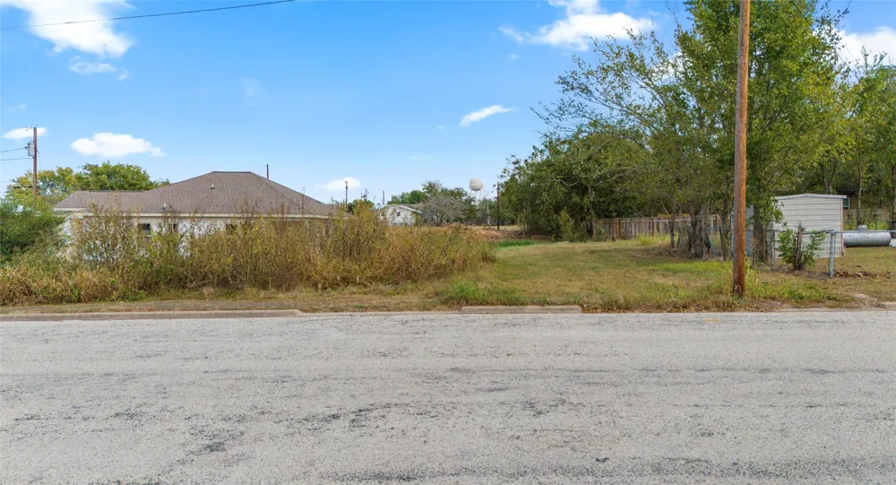 366 Dallas Street Giddings, TX 78942