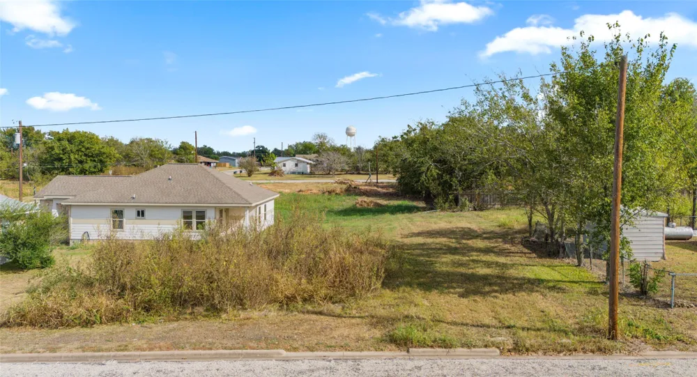 366 Dallas Street Giddings, TX 78942