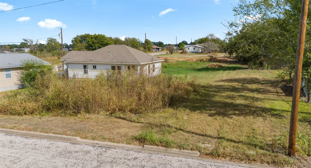 366 Dallas Street Giddings, TX 78942
