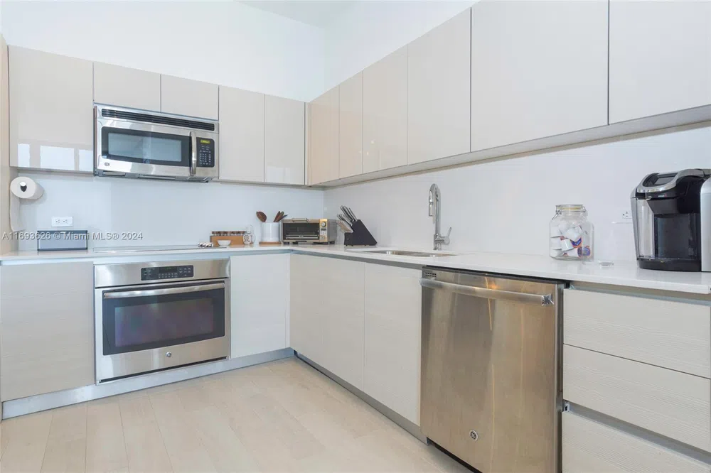 2600 E Hallandale Beach Blvd #T3307 Hallandale Beach, FL 33009