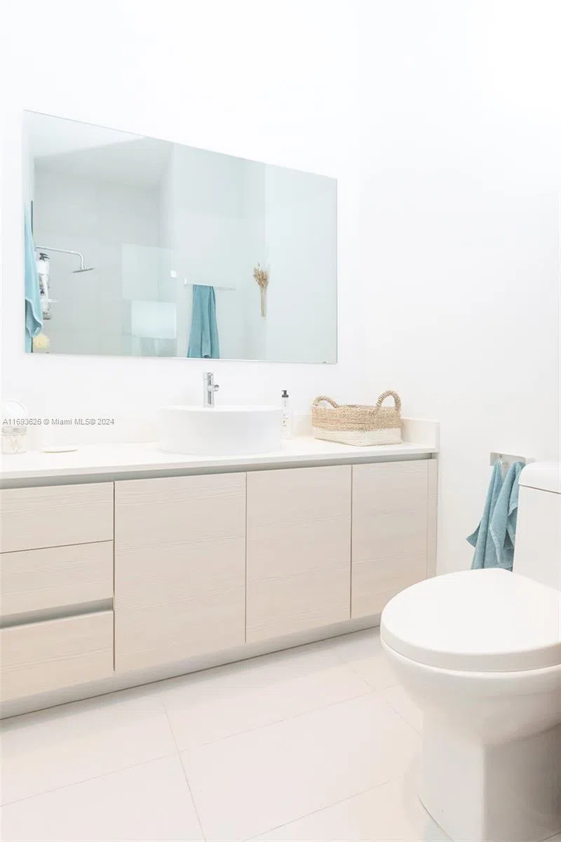 2600 E Hallandale Beach Blvd #T3307 Hallandale Beach, FL 33009